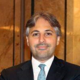 الأستاذ طارق ذبيان